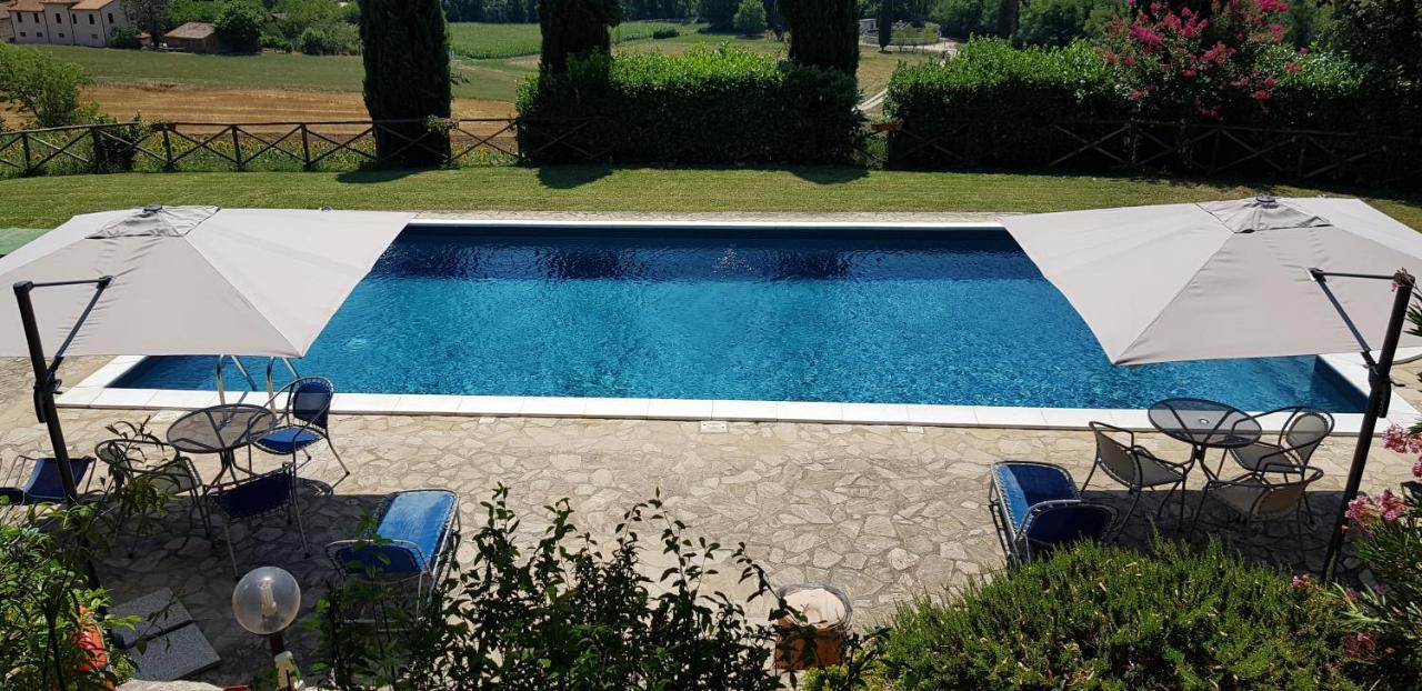 Case In Campagna Con Piscina A Todi Kültér fotó