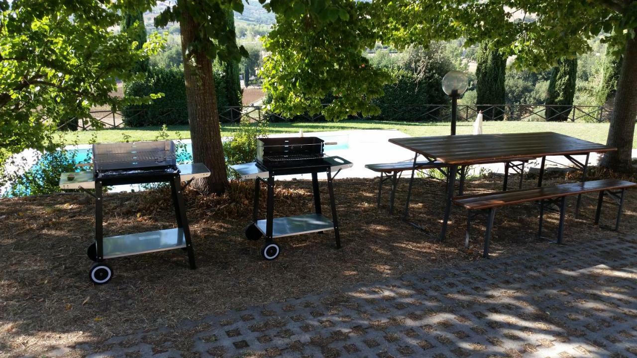 Case In Campagna Con Piscina A Todi Kültér fotó